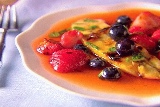 Voćna salata na roštilju