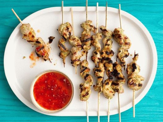 Fotografija posuđa - pržena pileća pileća bučna azija