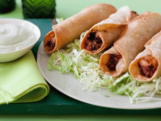 Fotografija jela - Flautas s piletinom i kremom od avokada