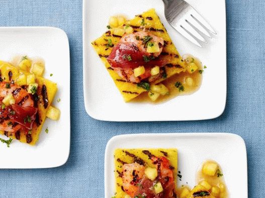 Fotografija jela - škampi u slanini sa polentom i sosom od ananasa