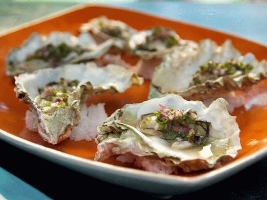 Fotografija jela - Ostrige sa roštilja sa minignetom sa zeljenjem i paprikom čilija