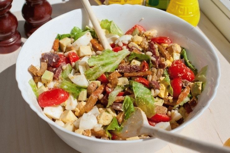 Ljetna salata s kobasicom