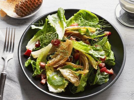 Salata s karameliziranim komoračem i slaninom za dvoje