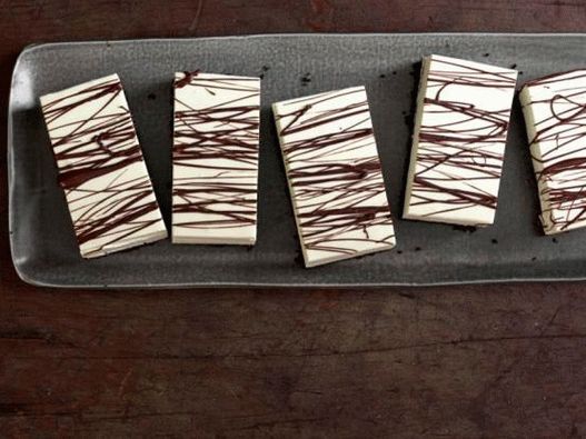 Fotografija jela - Cheesecake bez pečenja s vapnenom želeom