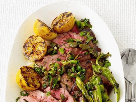 Suknja odreska s limunom, ljutom paprom i zelenim lukom na roštilju