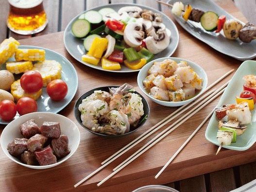 Šiš kebab sa povrćem na žaru