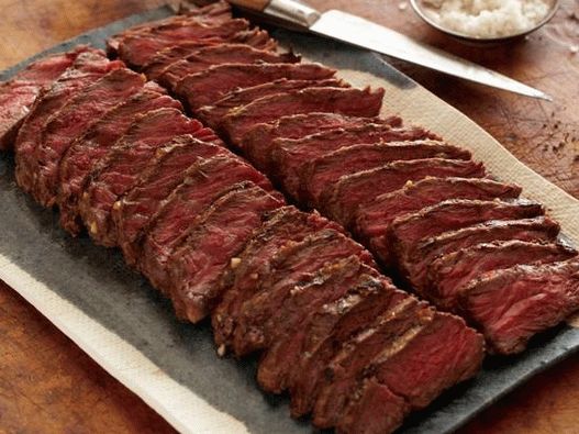 Marinirani vješalica na roštilju