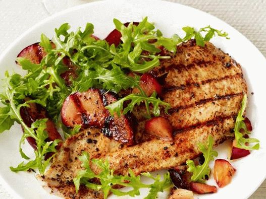 Ćureći kotleti sa grilom od šljiva salate