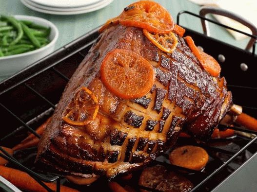 Uskršnja šunka u mandarinskoj glazuri s mladom mrkvom