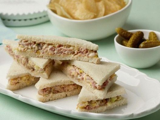 Sendvič sa šunkom i kiseli krastavci