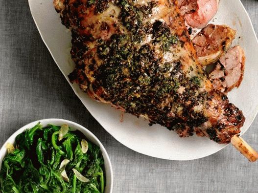 Jagnjeća noga sa začinskim biljem i mladom repa