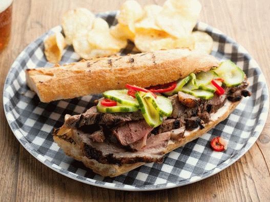 Sendviči s janjetinom na roštilju Sendviči s janjetinom na roštilju