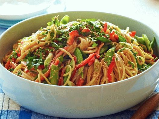 Hrskava salata od špageta Hrskava salata od špageta