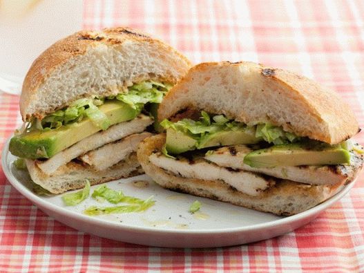 Pileći sendviči sa piletinom na roštilju Pileći sendviči sa piletinom na roštilju