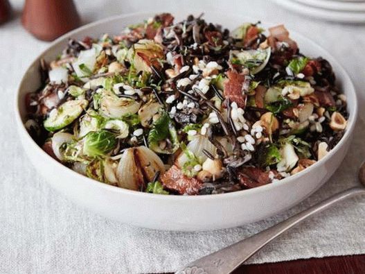 Briselski klice sa smeđim pirinčem i slaninom