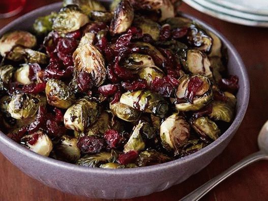 Briselski klice sa balzamičnim sirćetom i brusnicama