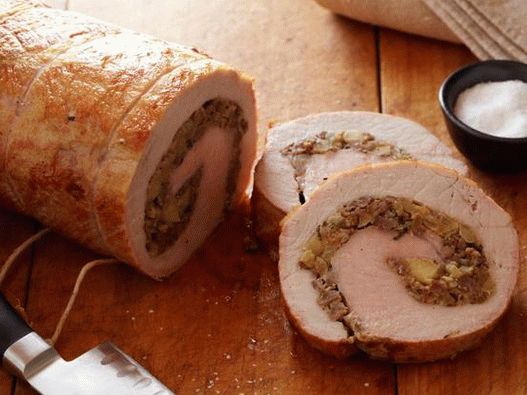 Svinjska rolada punjena jabukama i mljevenim mesom