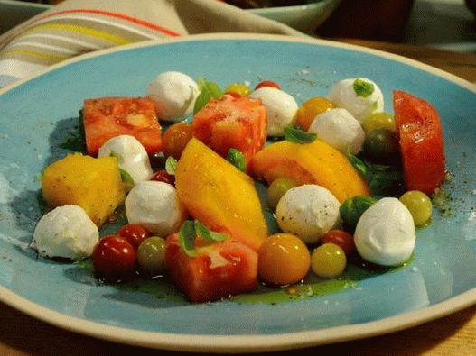 Fotografija jela - Kaprese sa rajčicom i mocarelom title=