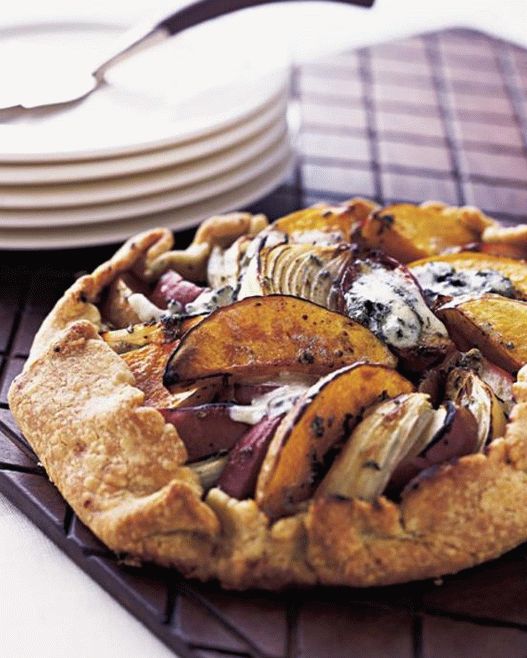 Galetna pita sa bundevom, plavim sirom i timijanom