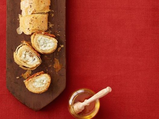 Štrudla punjena plavim sirom i pekanom