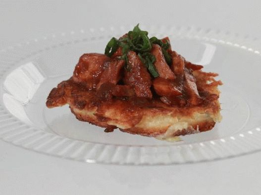 Foto palačinke s lukom s piletinom u tandoori umaku s roštilja
