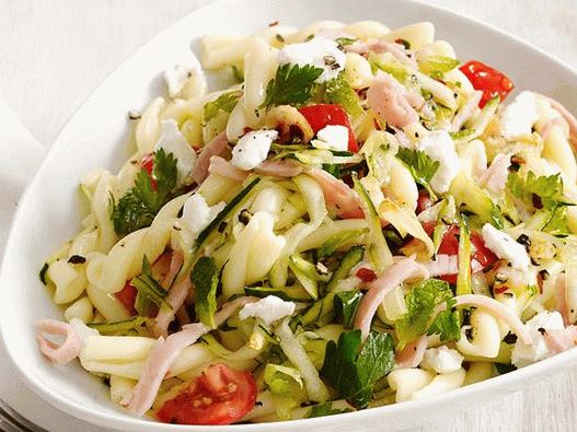 Fotografija tjestenine sa tikvicama i šunkom