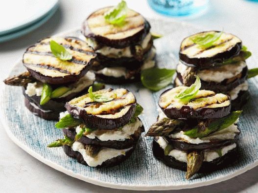 Fotografija Napoleona iz patlidžana i šparoga