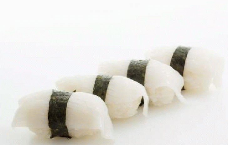 Nigiri sushi sa lignjama