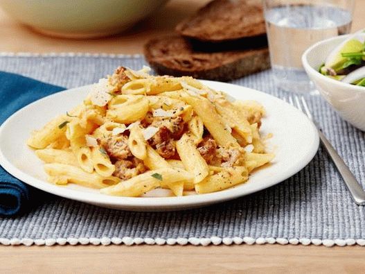 Fotografija jela - Tjestenina u umaku od kobasice i bundeve sa listom zelene salate
