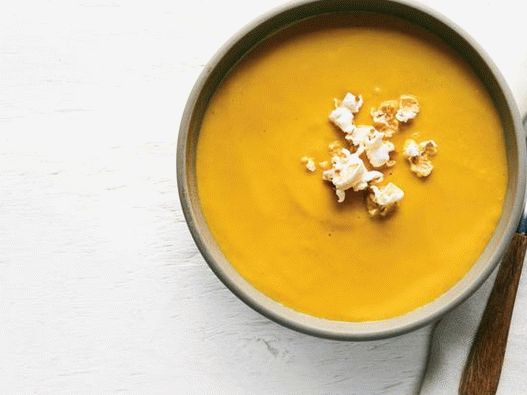 Fotografija posuđa - supa od bundeve sa curryjem i kokicama