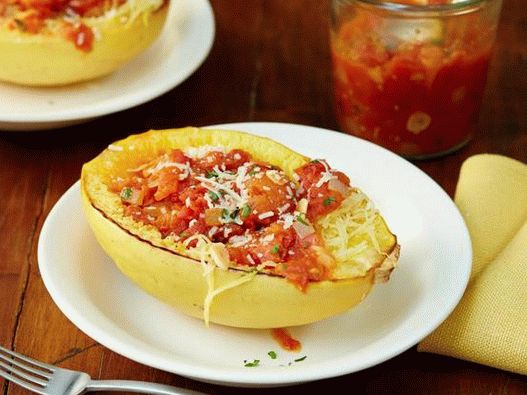 Špageta od bundeve sa začinjenim umakom od rajčice Marinara