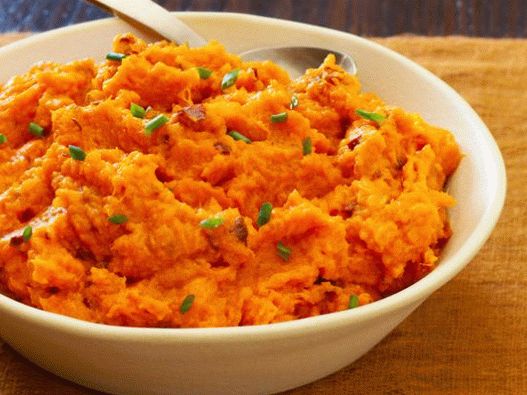 Foto pikantni slatki pire od krumpira