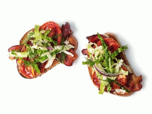 Foto Otvoreni sendviči s pečenim paradajzom