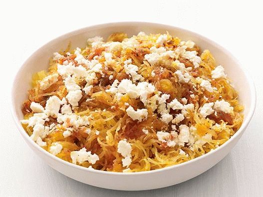 Foto povrće sa špagetama sa feta sirom
