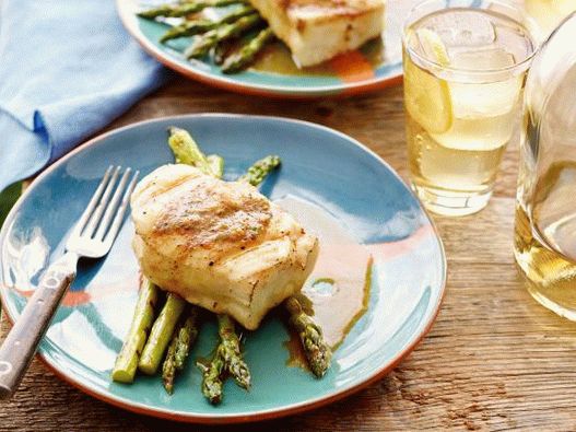 Fotografija grilanog žara sa BBQ uljem