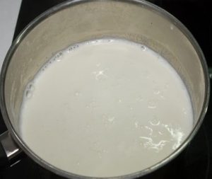 Uskrs napravljen od mleka