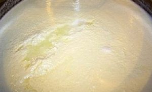 Uskrs napravljen od mleka