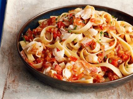 Foto Fettuccine tjestenine sa špinatnim jastozima, rajčicama i šafranom
