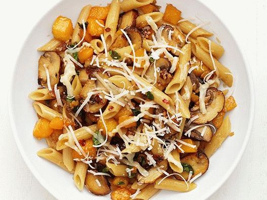 Foto Penne tjestenina s bundevom muškatnim oraščićem