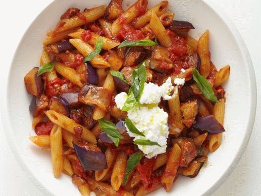 Foto Penne tjestenina sa umakom od patlidžana