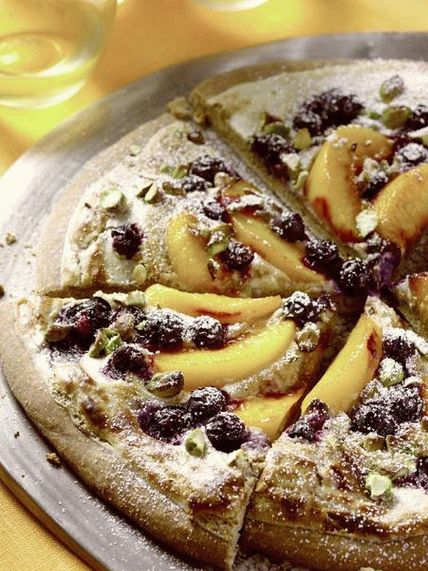 Foto pica s breskvama i borovnicama