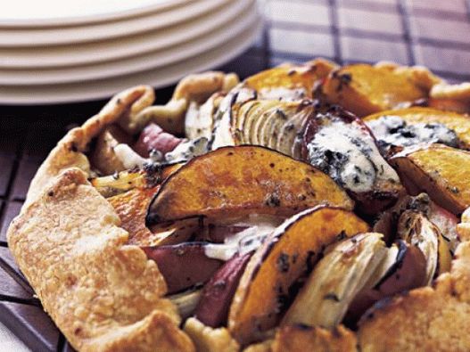 Fotografija Galette pita sa bundevom, plavim sirom i timijanom