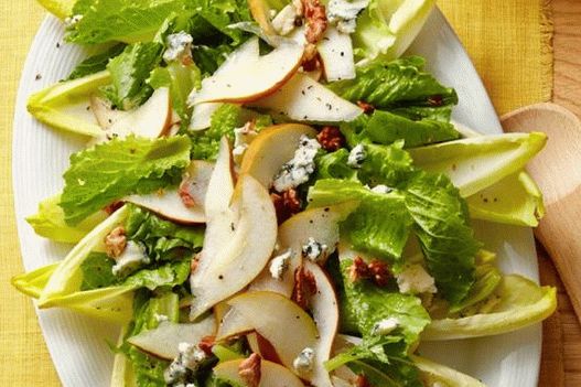 Fotografija jela - salata od cikorije sa kruškom i gorgonzola sirom
