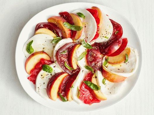 Fotografija - Caprese salata sa breskvama