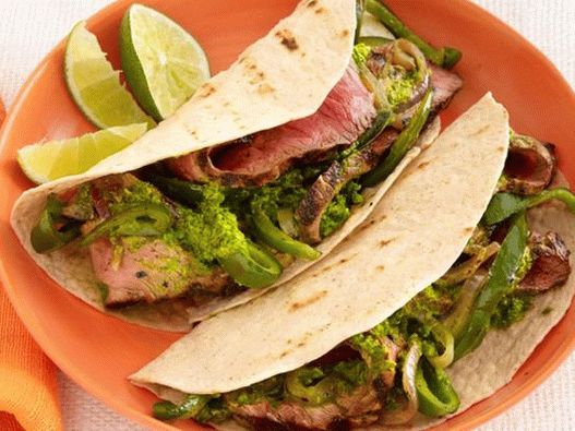 Fajitas sa biftekom, umakom od chimichurri-a i paprikom