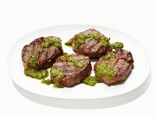 Goveđi biftek na roštilju sa umakom od chimichuri