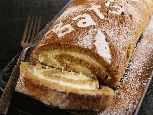 Foto začinjena rolica punjena karamelom i kremom od đumbira