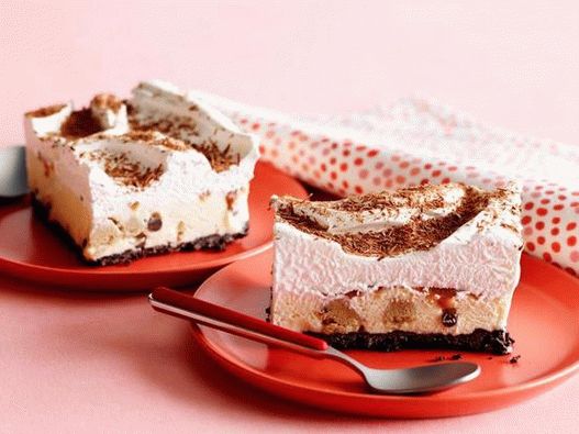 Fotografija - biskvitni kolači sa sladoledom i pecivom od kratkog hljeba