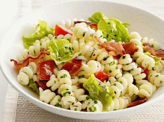 Fotografija posuđa - BLT salata sa tjesteninom