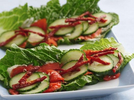 Dimljeni losos na salati